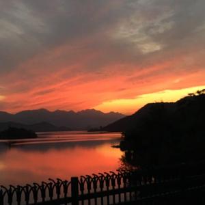 嗯⋯啊⋯在温泉做h爱
